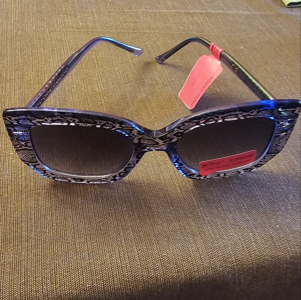 NWT Betsey Johnson Sunglasses Snakeskin Purple Serpant 100% UV - Picture 4 of 6